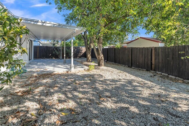 Building Photo - 5208 NE 5th Ave