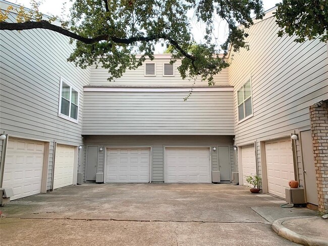 Building Photo - 2601 Augusta Dr