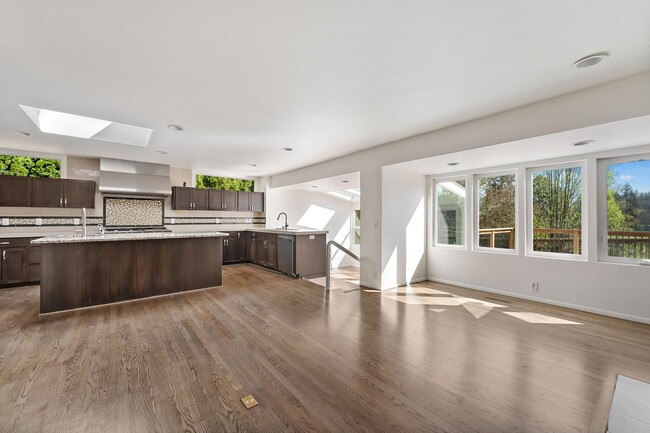 Building Photo - 4-Bedroom Luxury Home for Rent by Portland Golf Club