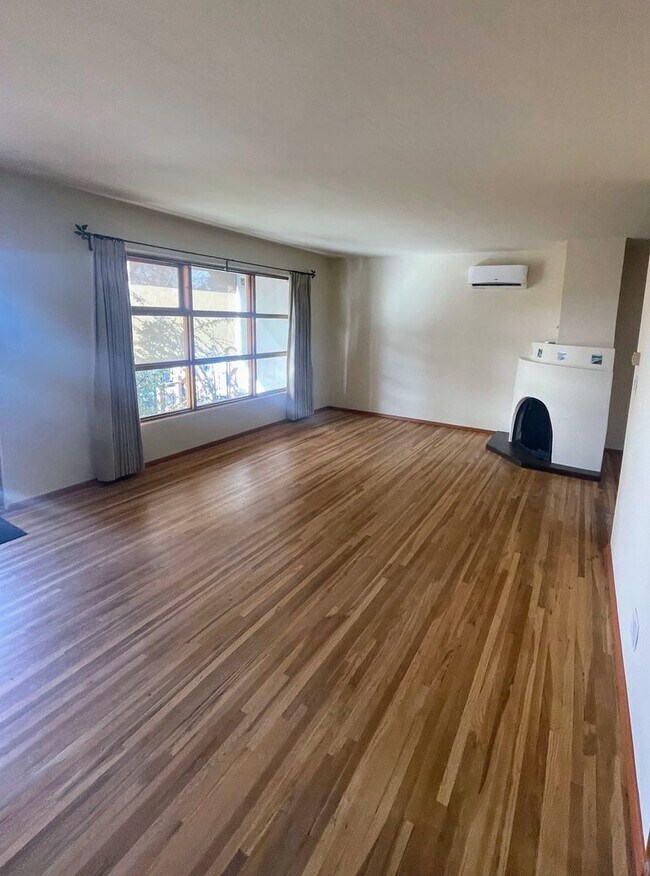 Primary Photo - Casa Alegre 2 bedroom, 1 bath on Osage. Ha...