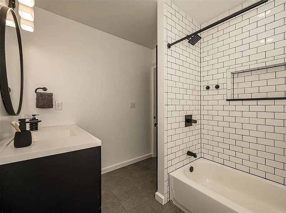 Building Photo - 6418 W Park Ave