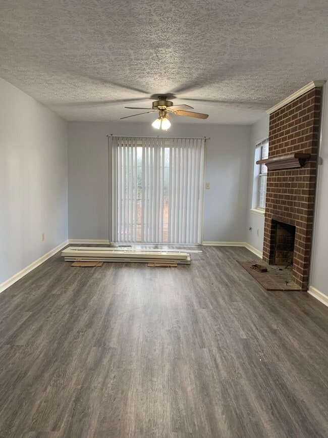 Building Photo - 2/2 Duplex in 5 POINTS near Memorial Park!!!  Available April 2026