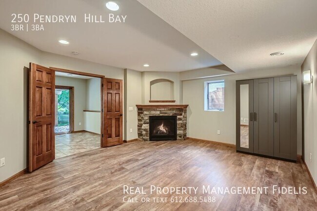 Building Photo - Fantastic 3 Bed, 3 Bath Home in Woodbury. ...