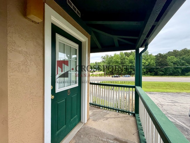 Building Photo - Tour Today! Studio Apartment in East Tyler! 1/2 Off First Full Months Rent!