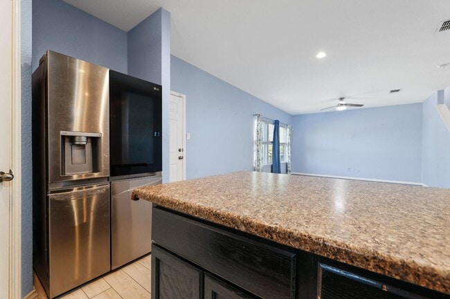 Building Photo - 2450 Keyhole Vw