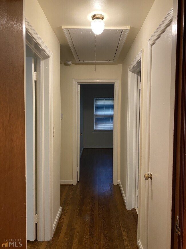 Building Photo - 2022 Woodbine Terrace NE