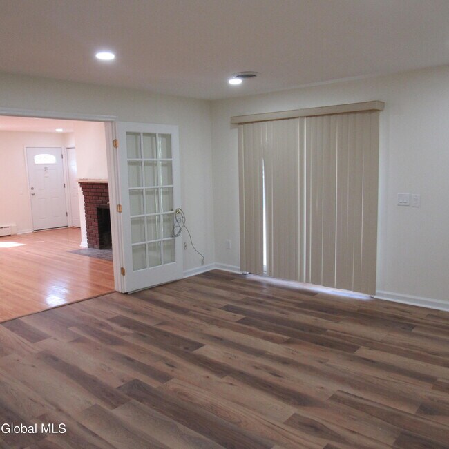 Building Photo - 5 Sunset Dr