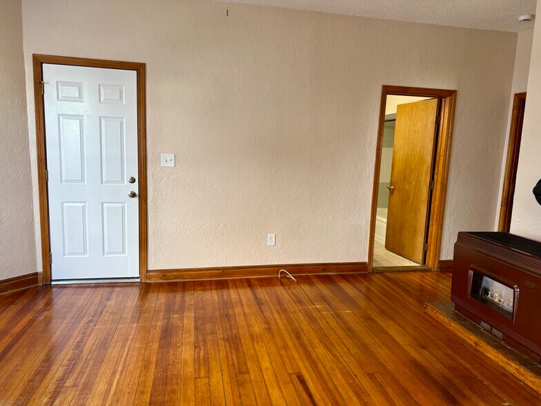 Building Photo - 117 Howard St