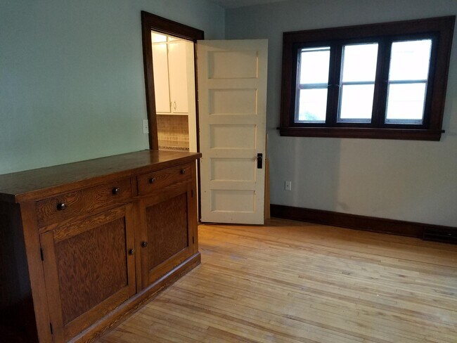 Dining Room with door to kitchen - 210 Warwick St SE