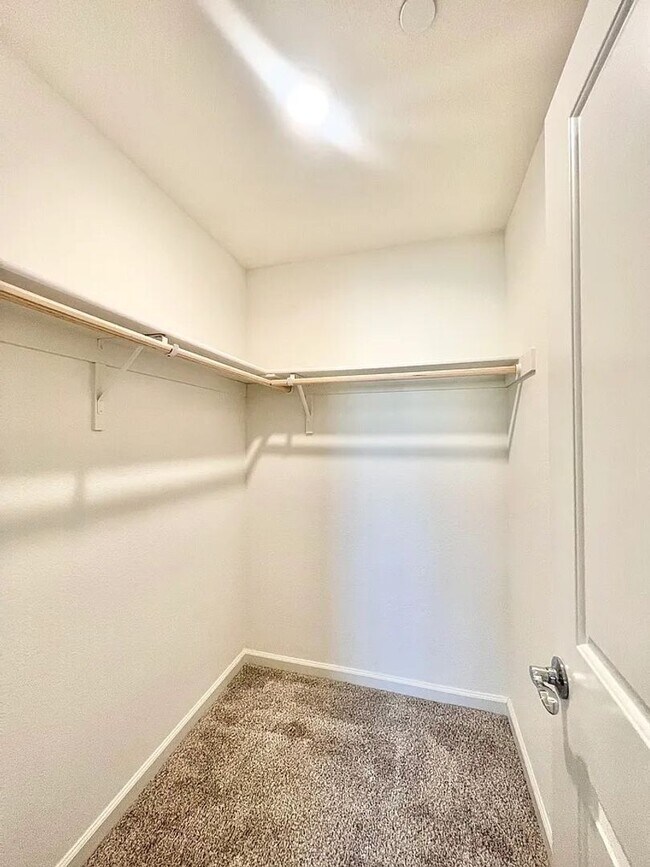 Building Photo - Spacious 4 Bedroom Home in West Roseville ...