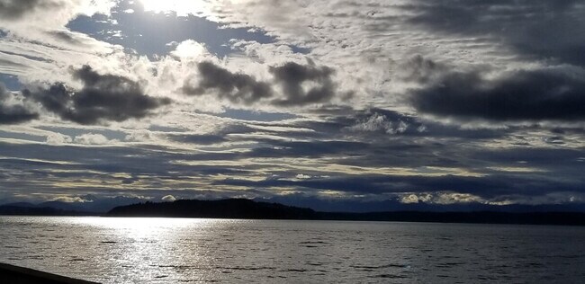 Building Photo - 3066 63rd Ave SW