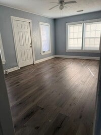Building Photo - 110 W Hunnicutt Ave