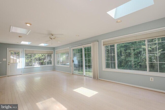 Building Photo - 6431 Brentford Dr