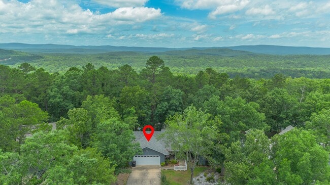 Building Photo - Quite neighborhood with garage and wooded views!