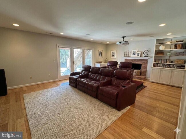 Building Photo - 9917 Kendale Rd