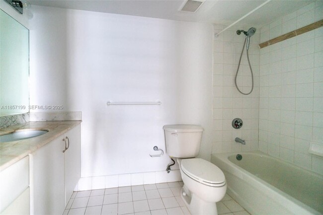 Building Photo - 1200 Brickell Bay Dr