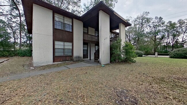 Building Photo - Beautiful Upstairs 2 bedroom 1 1/2 bath Apartment in Orange Park.!