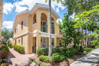 Building Photo - Townhouse in Village Walk of Bonita Springs