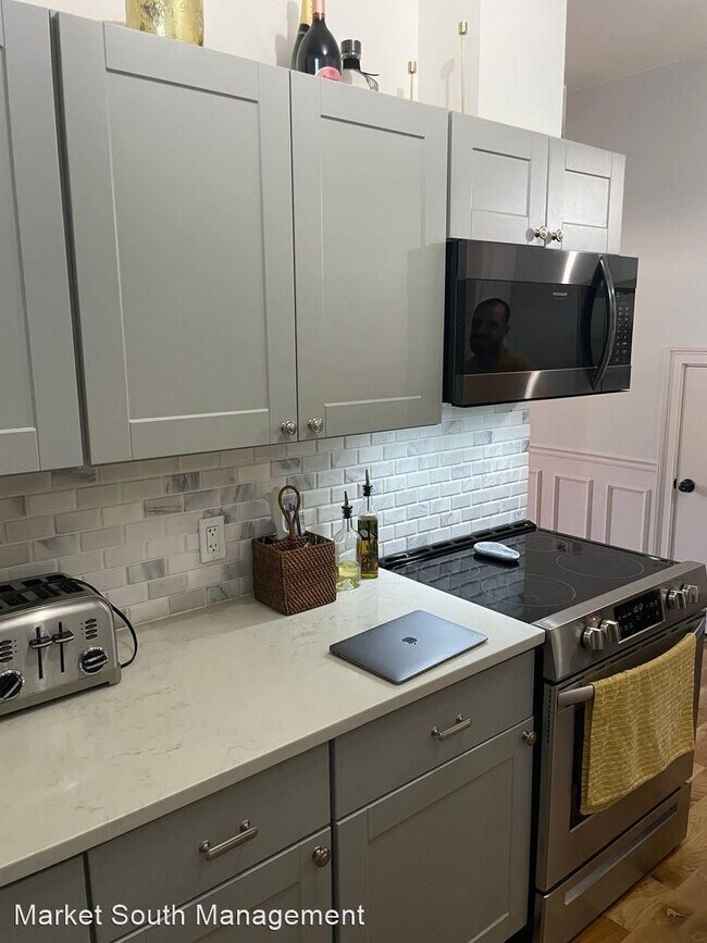 Building Photo - GORGEOUS UNIT NEAR STARLAND/SCAD