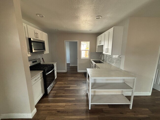 Building Photo - Updated 3-Bedroom Home with Office on a La...