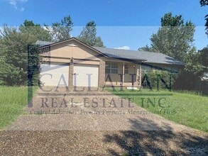 Building Photo - Sherwood 3 Bedroom Home