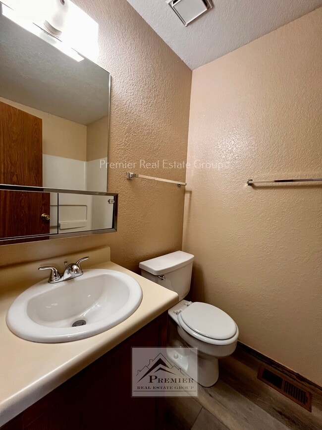 Building Photo - 2126 Boston Terrace