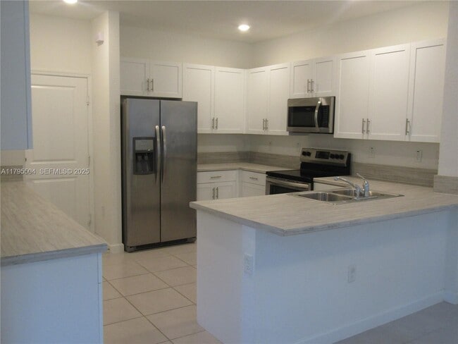 Building Photo - 1414 SE 26th Ter