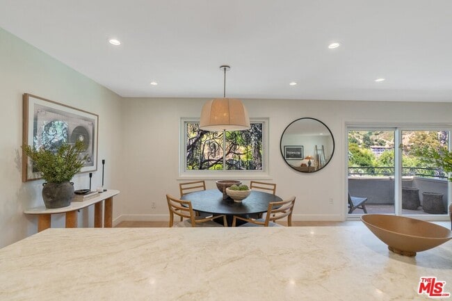 Building Photo - 6720 Hillpark Dr