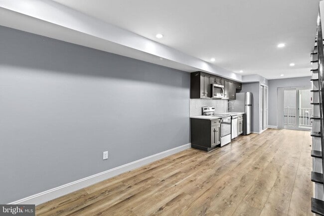 Building Photo - 418 S 15th St