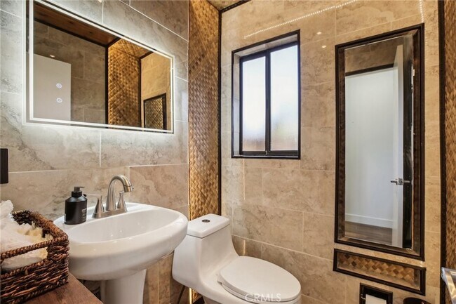 Building Photo - 25761 Le Parc