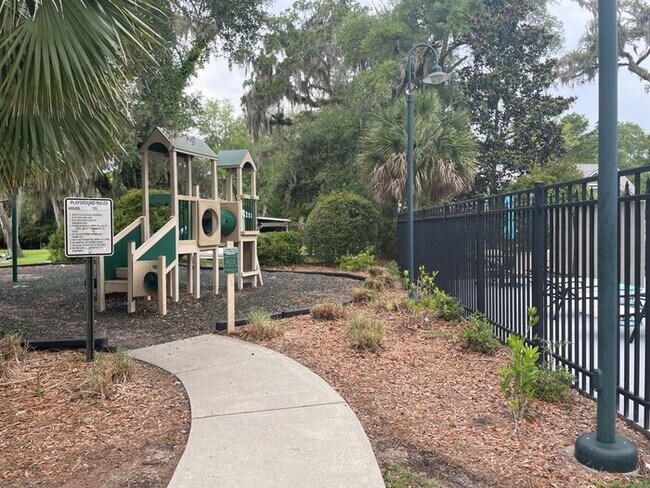 Building Photo - 130 Grand Oaks Dr