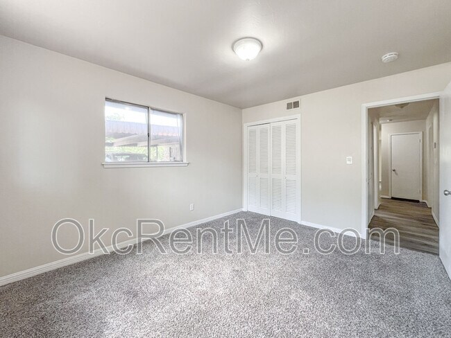 Building Photo - 2400 SW 63rd St