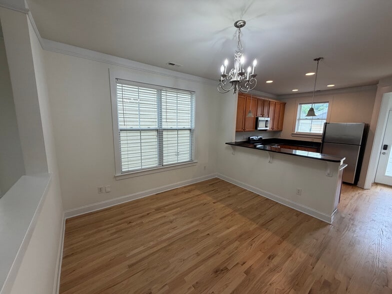 Building Photo - Room in House on Dubois Court