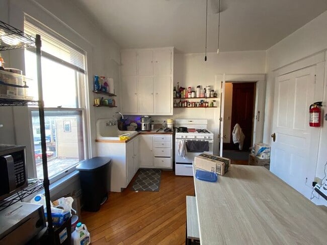 Building Photo - $6,000 | 8 Bedroom, 4 Bathroom Multi Floor...