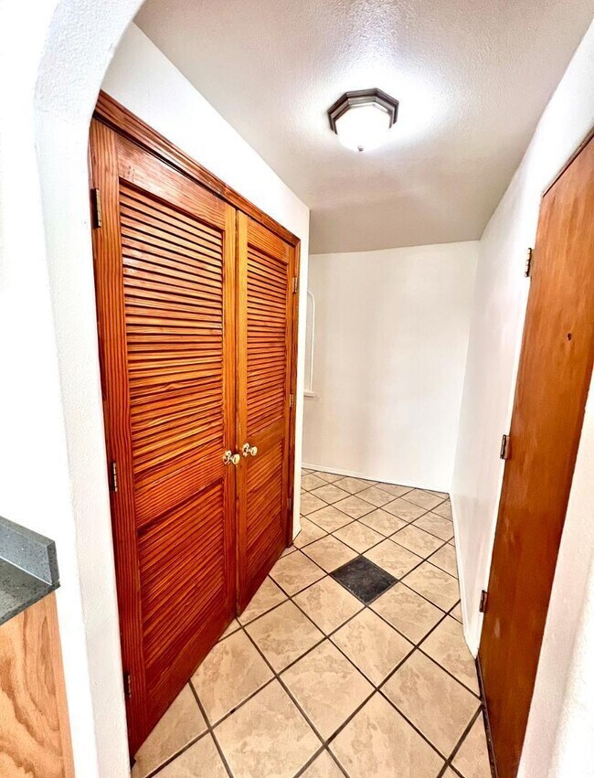 Building Photo - 615 Candelaria Rd NW