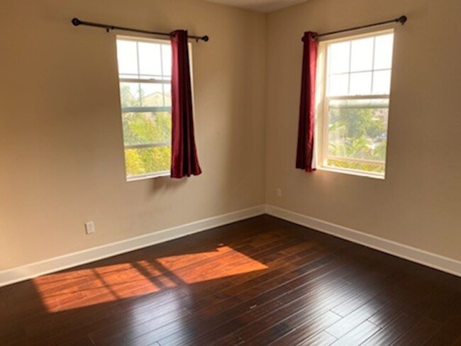 Building Photo - Beautiful 5 Bedroom Home for rent in Lopel...