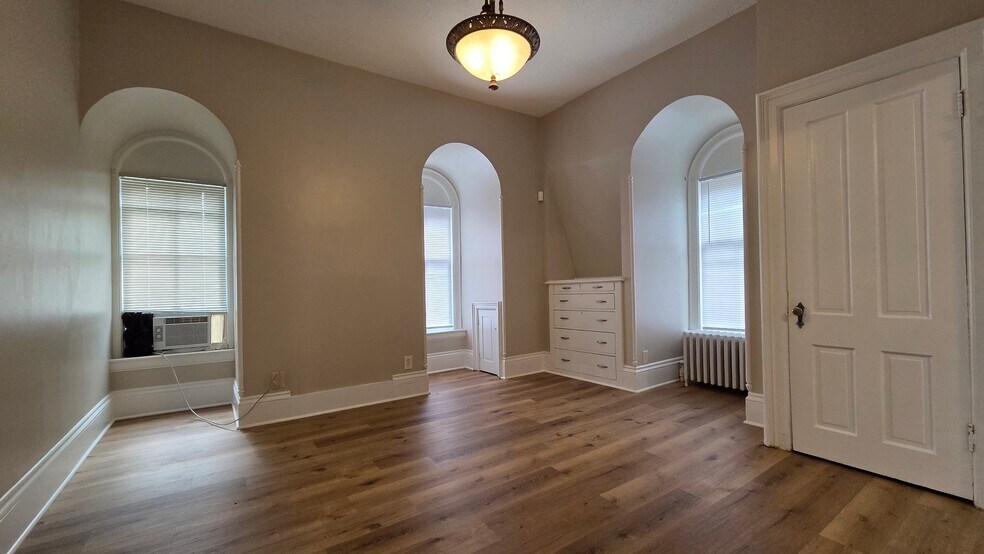 Building Photo - 363 Prairie St