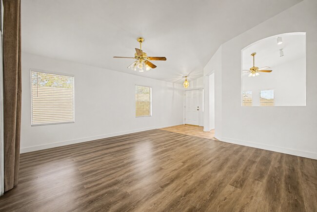 Building Photo - 6906 W Phelps Rd