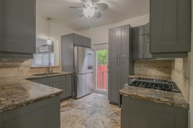 Building Photo - 3722 Royal Palm Ave