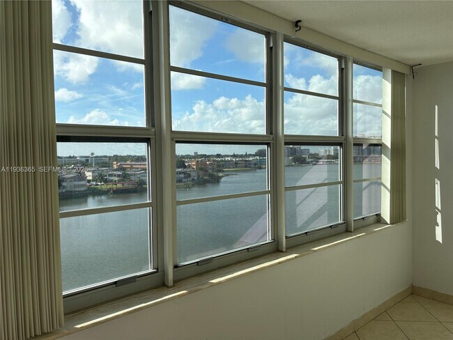 Building Photo - 1750 NE 191st St