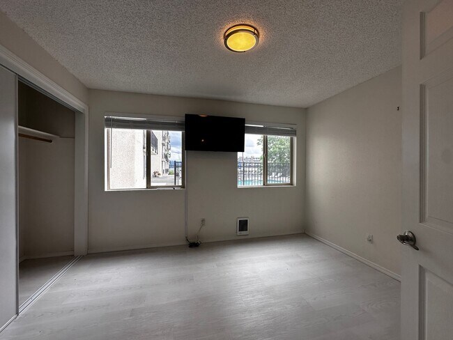 Building Photo - Updated 2-Bedroom Condo with Water Views, 2 Parking Spaces & Poolside Location