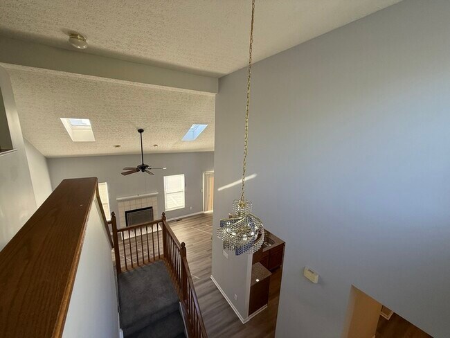 Building Photo - Updated 3 Bed, 2.5 Bath Home