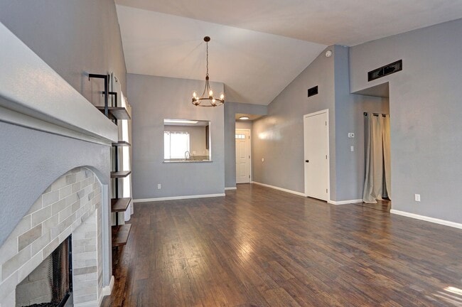 Building Photo - 1521 Desert Ridge Ave