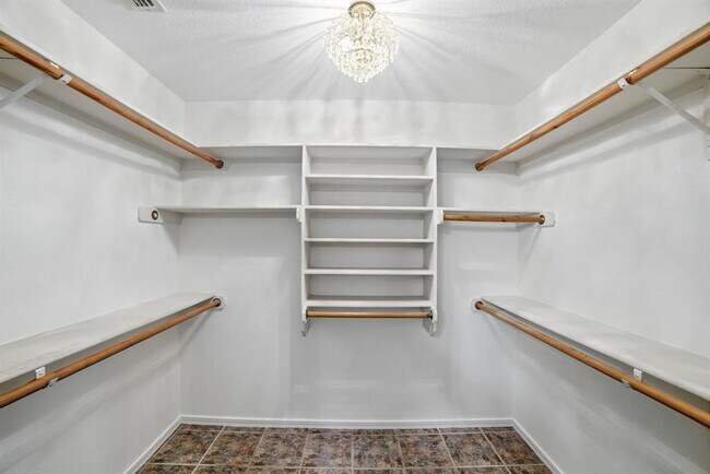 Building Photo - 700 Horizon Trail