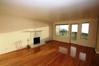 Building Photo - Amazing Ocean Views! Ocean Facing 2 Bed, 1 Bath Condo in Pacifica
