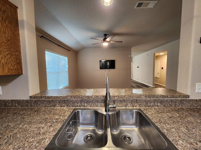 Building Photo - 4633 Stonehaven Dr