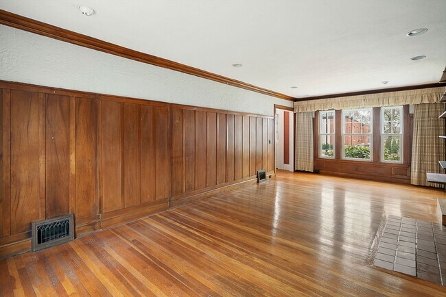 Building Photo - 110 Leonard St