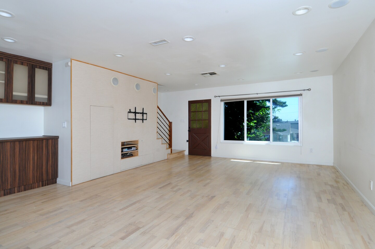 Building Photo - 519 E Providencia Ave