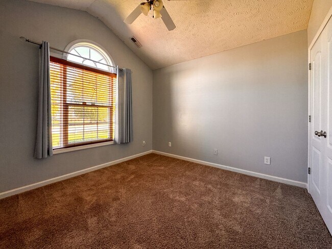 Building Photo - Lovely 4 Bed 2 Bath Home in Hope Mills