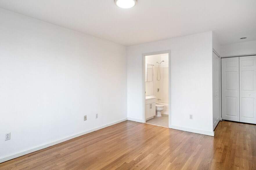 Building Photo - 332 Franklin St